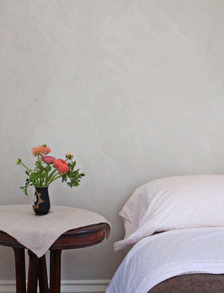 Look for clean, dry walls, free from mold. Photograph from DIY Project: Limewashed Walls for Modern Times.